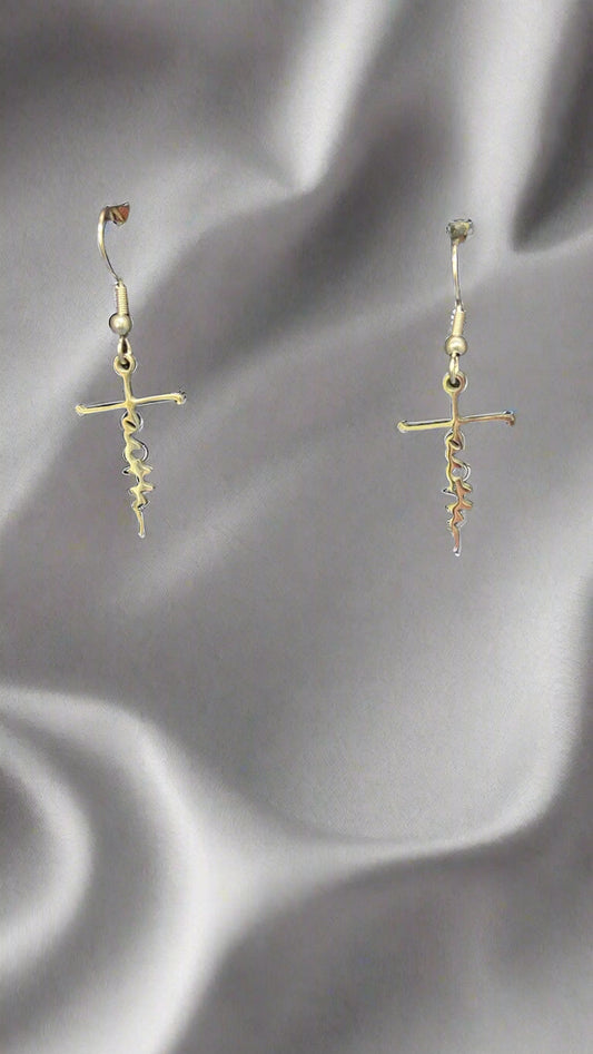 Faith Drop ✝ Gouden Oorbellen – Luxe Kruisdesign, elegante oorbellen met een subtiel hangend kruis, perfect voor het tonen van je stijl en geloof.