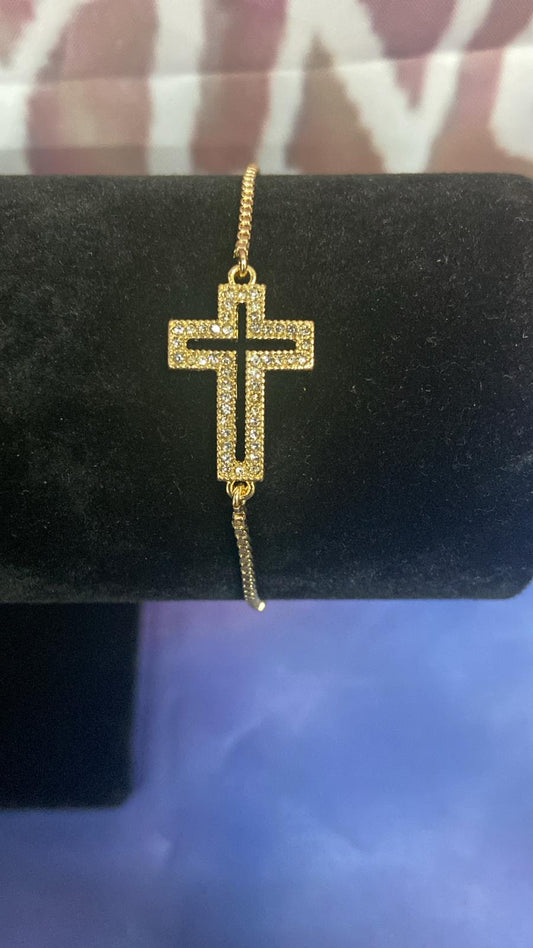 Faith Cross Armband – 22 cm met goudkleurig kruis, een stijlvol accessoire om je geloof te tonen.