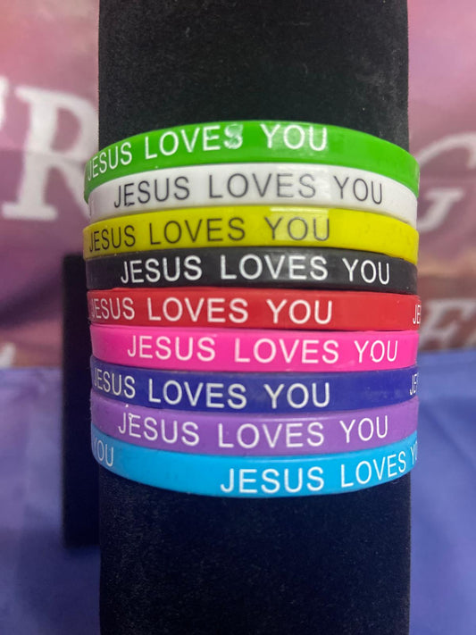 Kleurrijke siliconen armbanden met de tekst 'Jesus Loves You', verkrijgbaar bij Mijn winkel. Deze stijlvolle armbanden zijn perfect voor dagelijks gebruik en dragen een krachtige boodschap van liefde en verbinding.